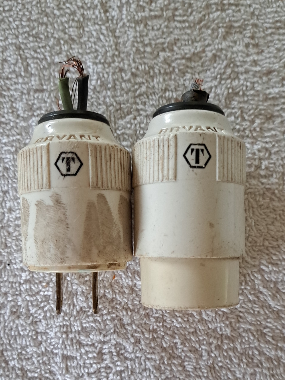 Bryant Nema 5-15, 15A., 125V. Male/Female Electrical Ends